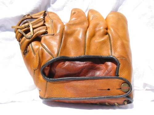 Carl Hubbell Wilson 600 Back